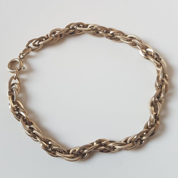 💲5️⃣ in 🛍️of3+  Textured Gold Tone(?) Chain Bracelet - Picture 4 of 7